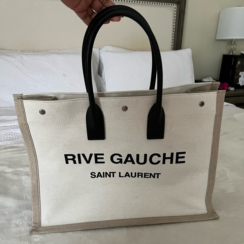 Looking for a perfect travel bag? This YSL Rive Gauche is the perfect babe.